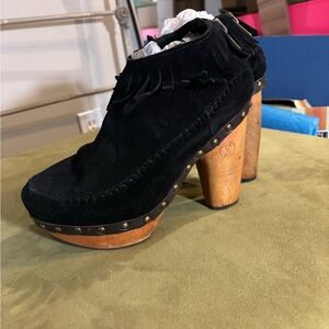 7 Flogg black nailhead leather suede platform wooden heel shoes with fringe